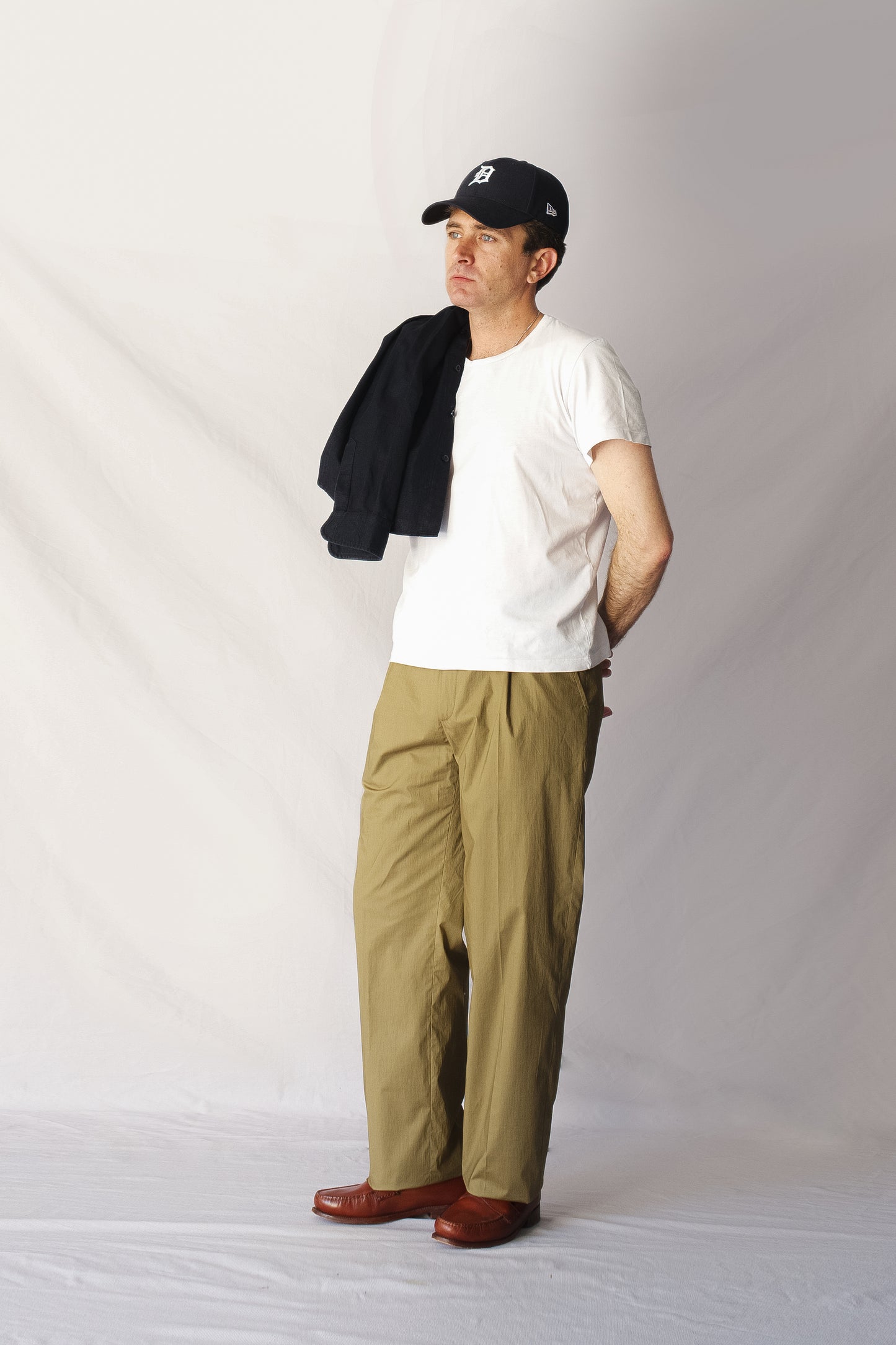 Pantalón talle alto chino khaki
